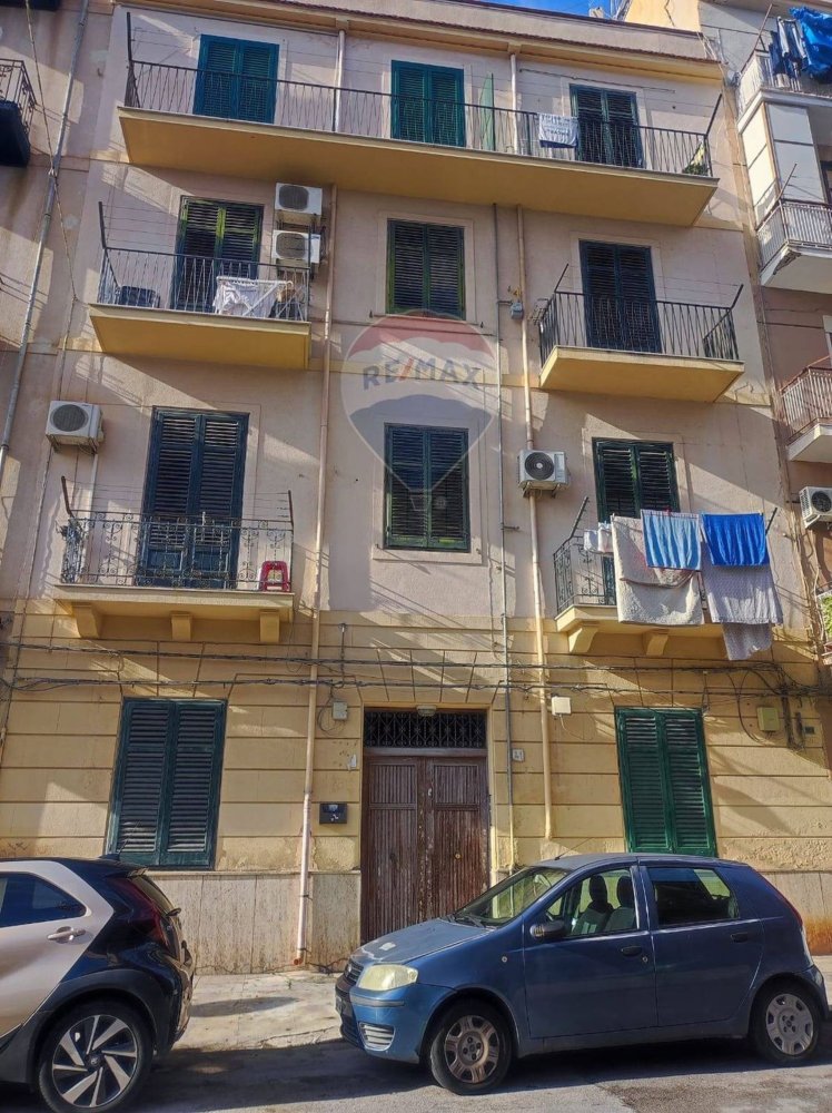 2 bedrooms Apartment in Palermo, Italy No. 360152