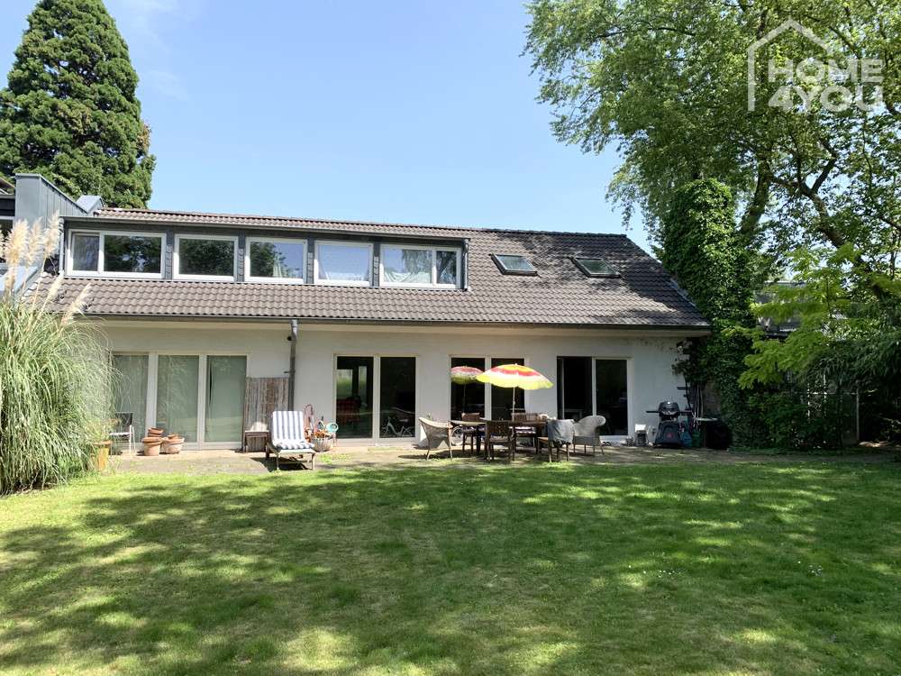 3 bedrooms Villa in Cologne, Germany No. 356019