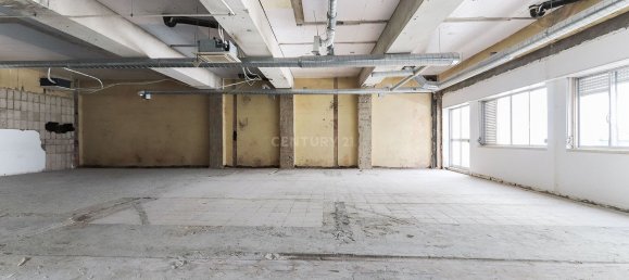 908m² Office in Lisbon, Portugal No. 11821 23