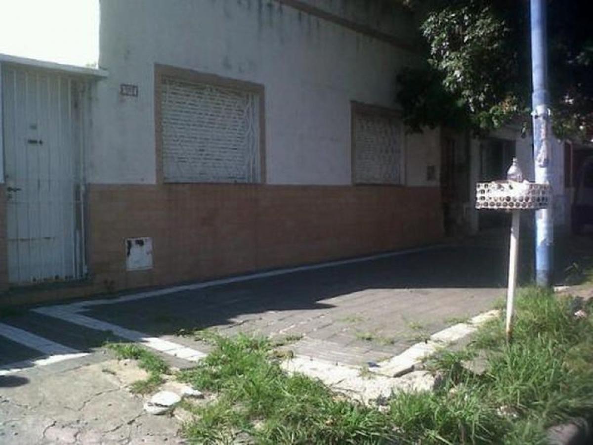 3 bedrooms House in Lanus, Argentina No. 68225