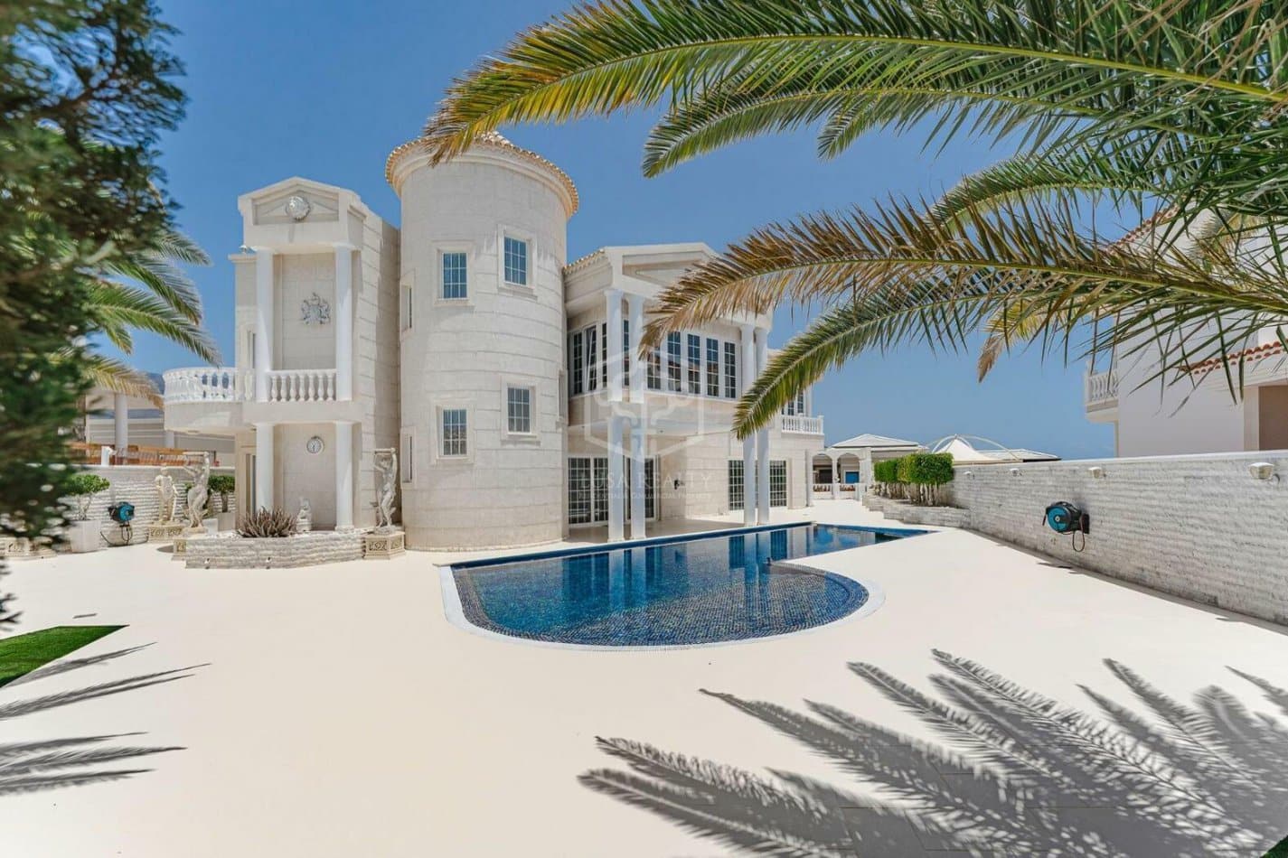 6 bedrooms Villa in Adeje, Spain No. 117144