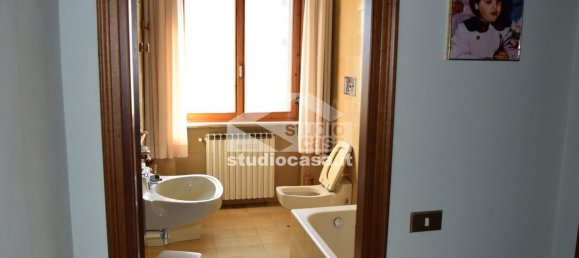 4 غرف نوم فيلا في Besenzone, Italy رقم 358386 5