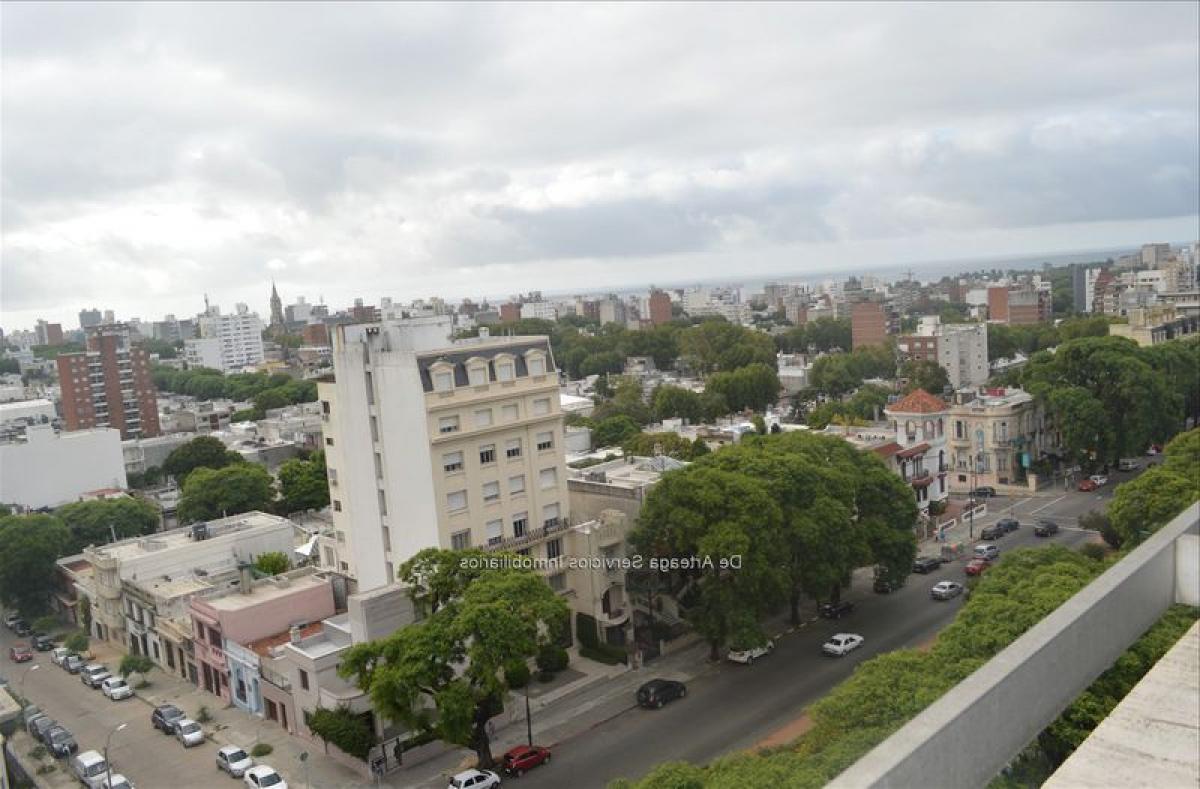 3 bedrooms Apartment in Montevideo, Uruguay No. 10590
