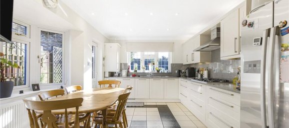 4 bedrooms House in Hertford, United Kingdom No. 6539 5