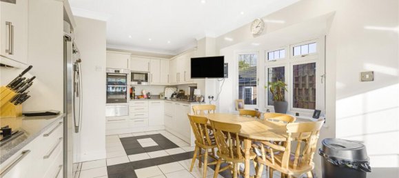 4 bedrooms House in Hertford, United Kingdom No. 6539 6