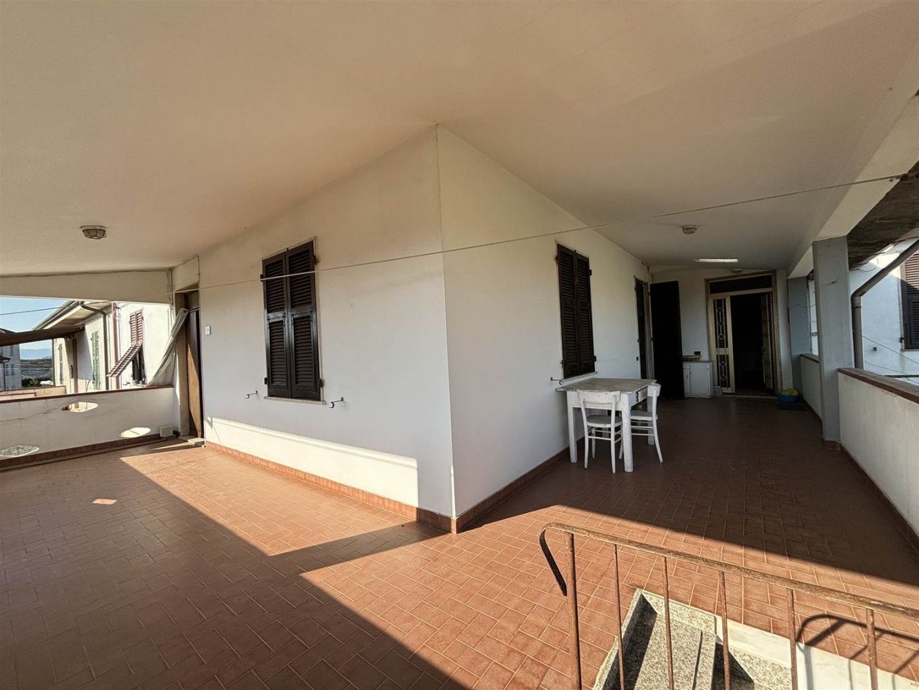 Дом с 10 комнатами в Кастельнуово Магра, Италия № 68559