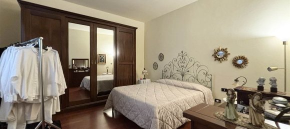 Дом с 10 комнатами в Кастельнуово Магра, Италия № 68559 10