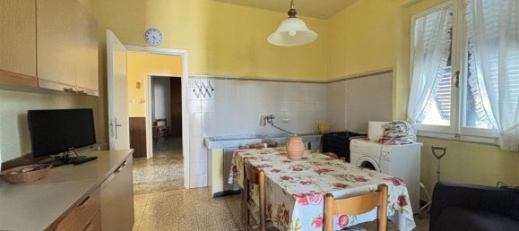 Дом с 10 комнатами в Кастельнуово Магра, Италия № 68559 19