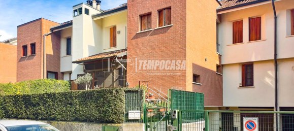 4-salle Maison à Paullo, Italy No. 77590 45