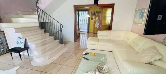 3 bedrooms Villa in Termoli, Italy No. 274180 4