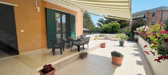 3 bedrooms Villa in Termoli, Italy No. 274180 2