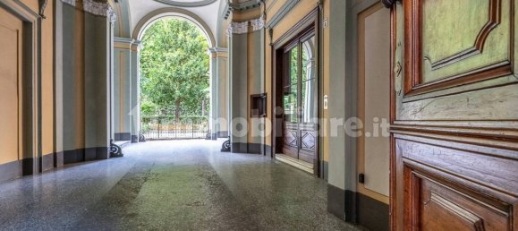 5 bedrooms Apartment in Turin, Italy No. 336304 3