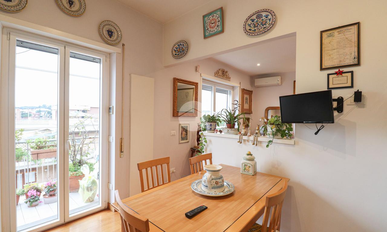 3 rooms Apartment in Rome, Italy No. 233235