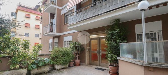 3 rooms Apartment in Rome, Italy No. 233235 2
