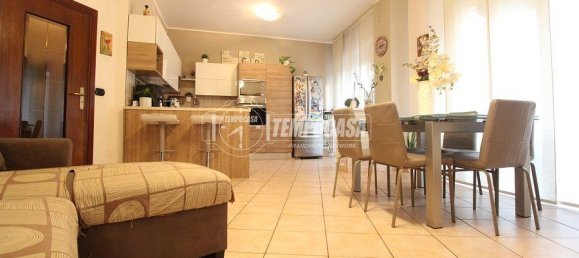 Квартира с 3 комнатами в Реджо Эмилия, Италия № 39799 2