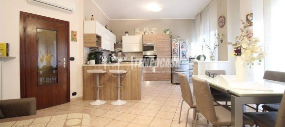 Квартира с 3 комнатами в Реджо Эмилия, Италия № 39799 12