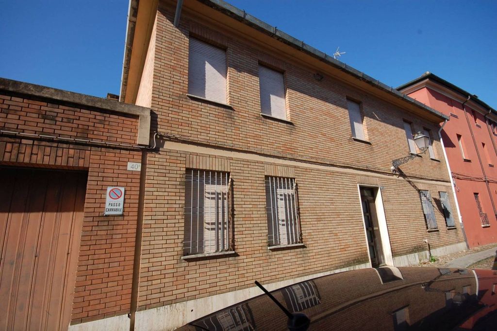 4 bedrooms Villa in Ferrara, Italy No. 273963