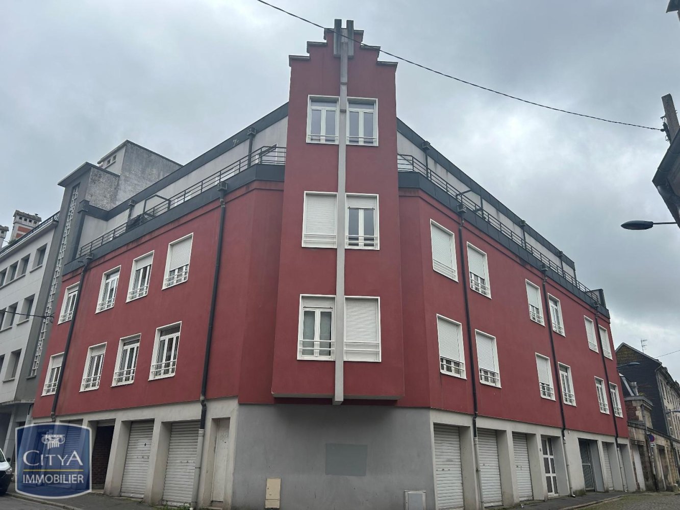 576m² Building in Arras, France No. 272795