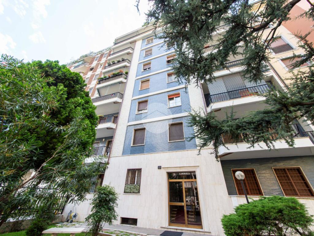 2 bedrooms Apartment in Milan, Italy No. 329579