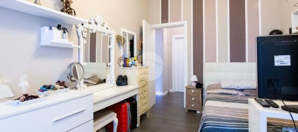 2 bedrooms Apartment in Milan, Italy No. 329579 2