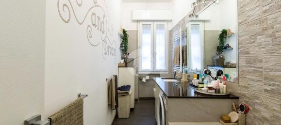 2 bedrooms Apartment in Milan, Italy No. 329579 5