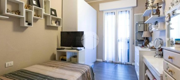 2 bedrooms Apartment in Milan, Italy No. 329579 3