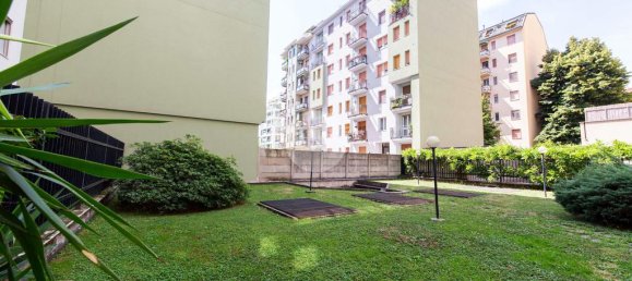 2 bedrooms Apartment in Milan, Italy No. 329579 14