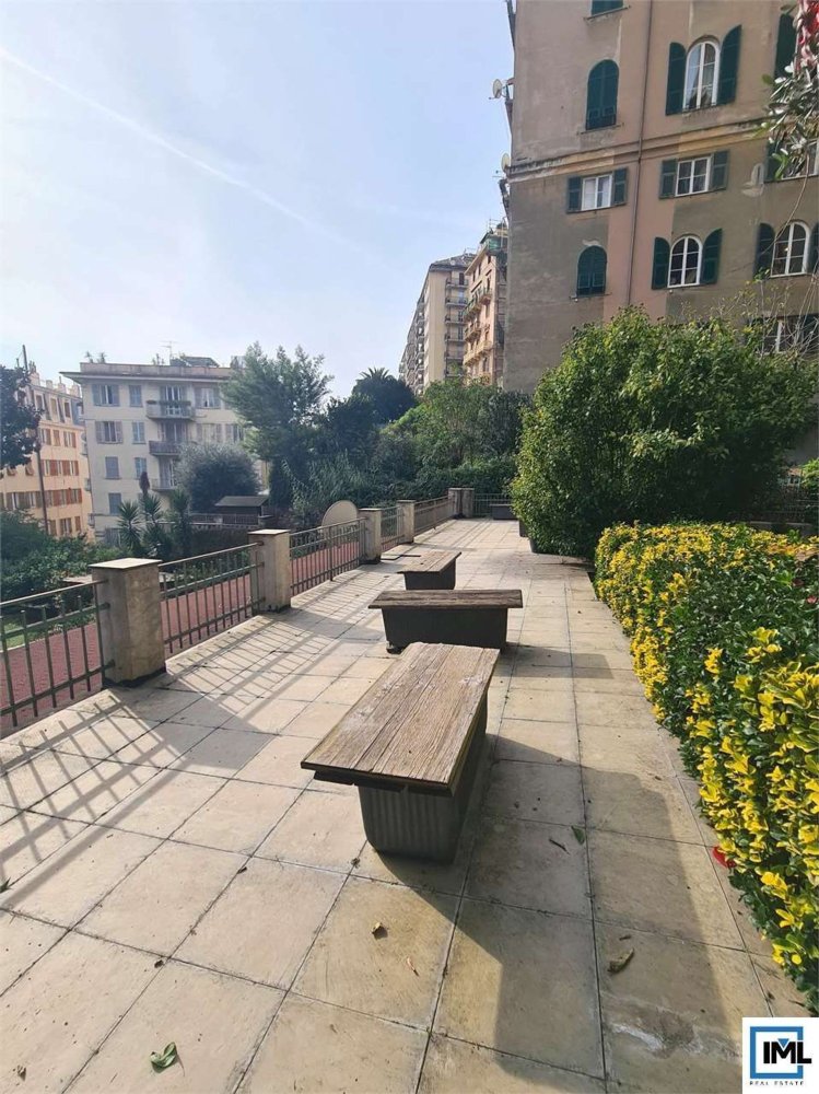 Квартира с 11 комнатами в Генуя, Италия № 137475