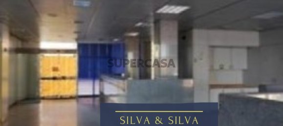 167m² Commercial property in Vila Nova de Gaia, Portugal No. 159734 3