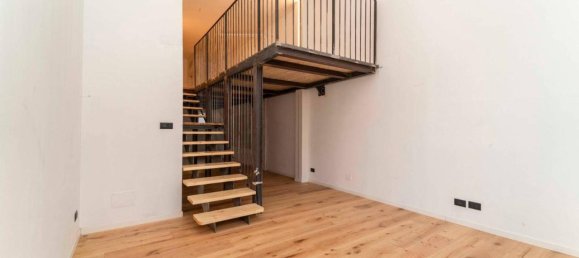 3-salle Appartement à Turin, Italy No. 30951 18