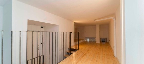 3-salle Appartement à Turin, Italy No. 30951 4