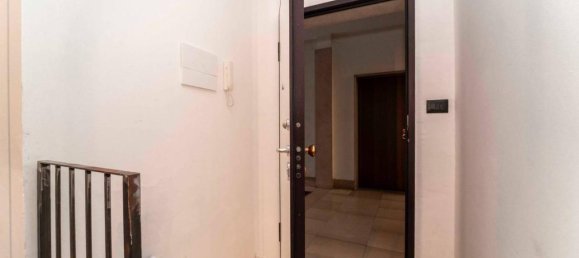 3-salle Appartement à Turin, Italy No. 30951 12