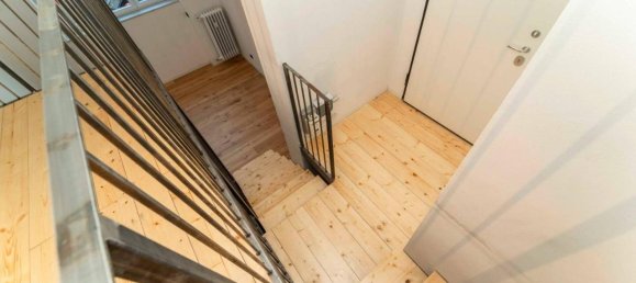 3-salle Appartement à Turin, Italy No. 30951 8