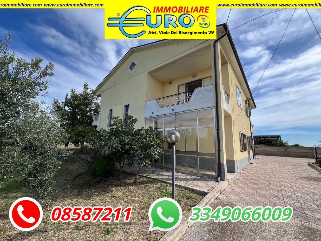 12-Zimmer Haus in Castilenti, Italy, Nr. 89395