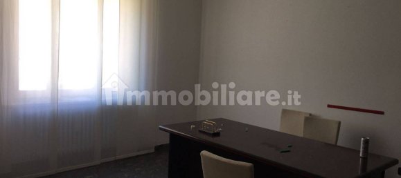 Квартира с 4 спальнями в Кьети, Италия № 111365 3