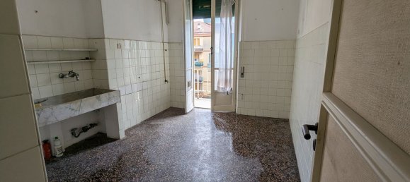 5 bedrooms Apartment in Albisola Superiore, Italy No. 379719 9