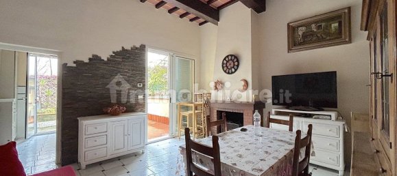 Villa de 2 dormitorios en Campi Bisenzio, Italy No. 196743 40