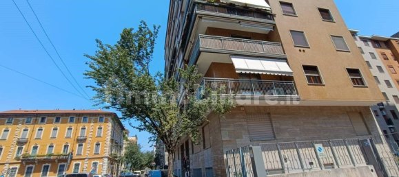 1 bedroom Apartment in Milan, Italy No. 379843 2