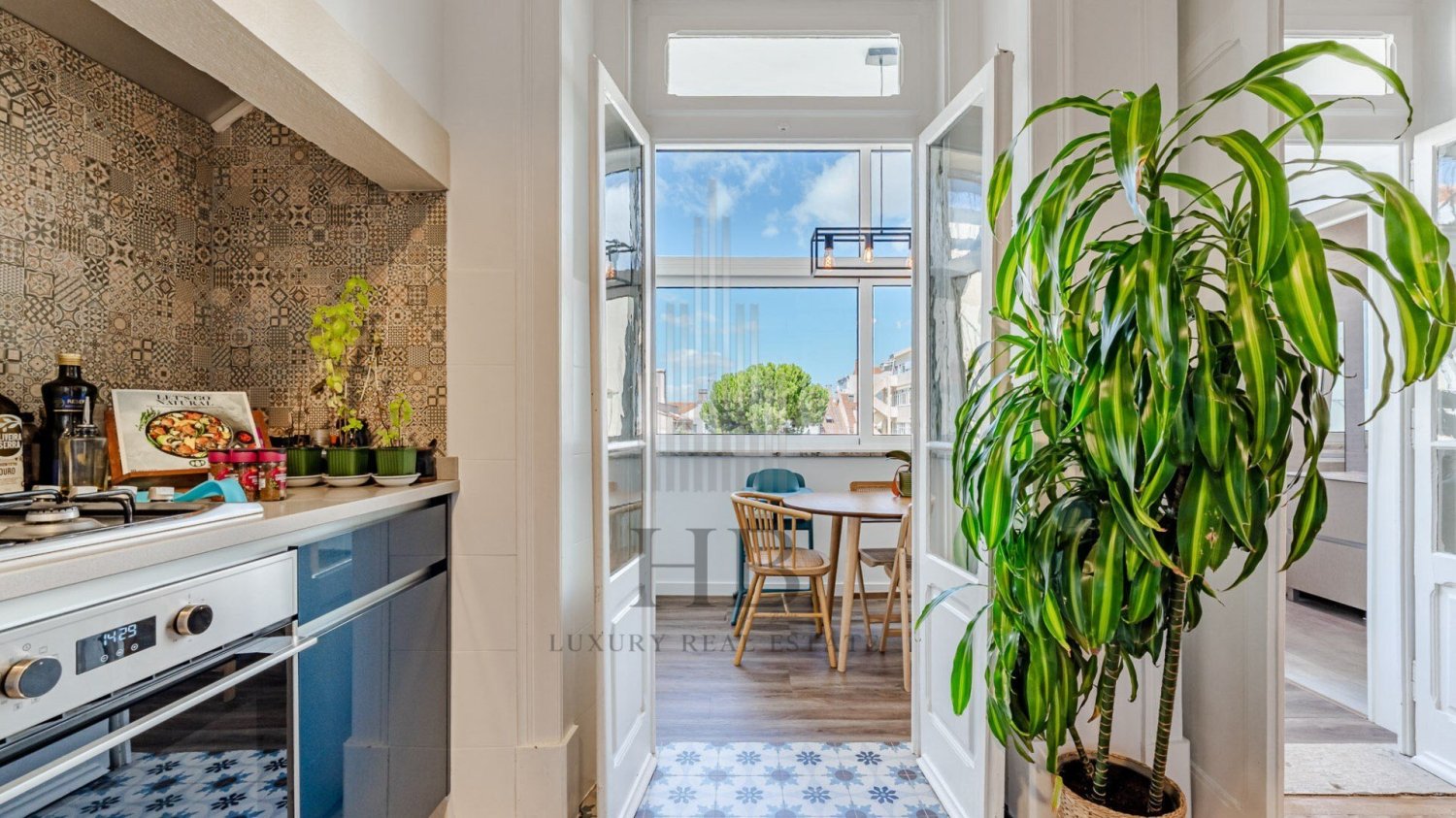 2 bedrooms Apartment in Lisbon, Portugal No. 305727