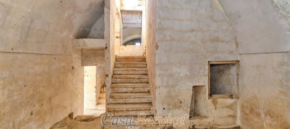 Дом с 20 спальнями в Alezio, Италия № 86722 18