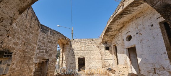 Дом с 20 спальнями в Alezio, Италия № 86722 3