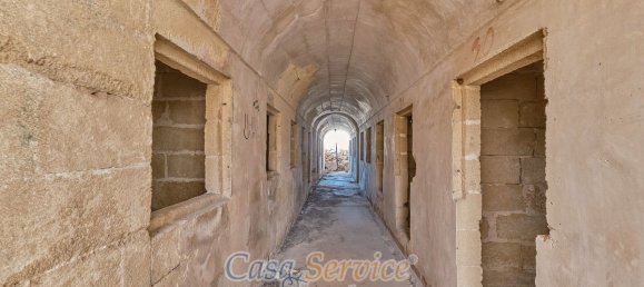 Дом с 20 спальнями в Alezio, Италия № 86722 33