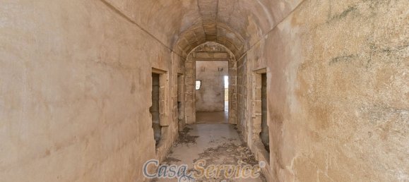 Дом с 20 спальнями в Alezio, Италия № 86722 32