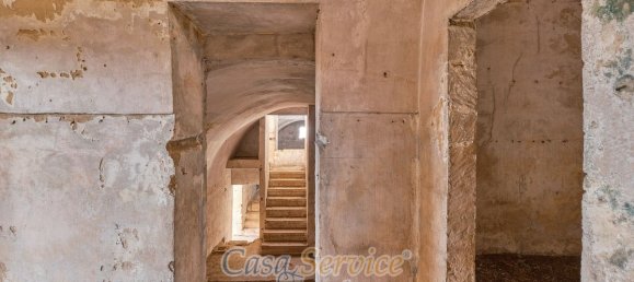 Дом с 20 спальнями в Alezio, Италия № 86722 36