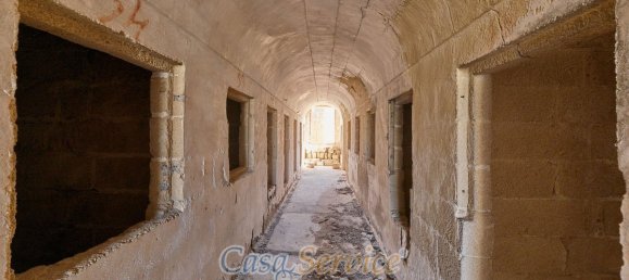 Дом с 20 спальнями в Alezio, Италия № 86722 30