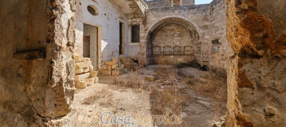 Дом с 20 спальнями в Alezio, Италия № 86722 8