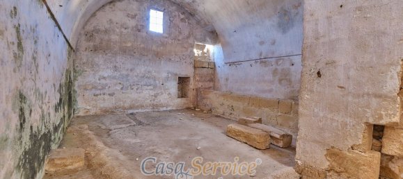 Дом с 20 спальнями в Alezio, Италия № 86722 16