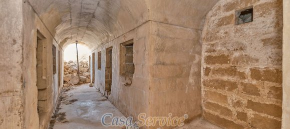 Дом с 20 спальнями в Alezio, Италия № 86722 25