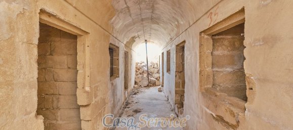 Дом с 20 спальнями в Alezio, Италия № 86722 26