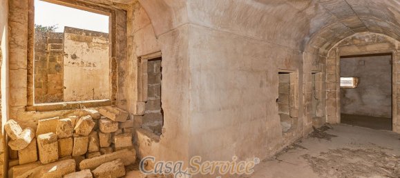 Дом с 20 спальнями в Alezio, Италия № 86722 31